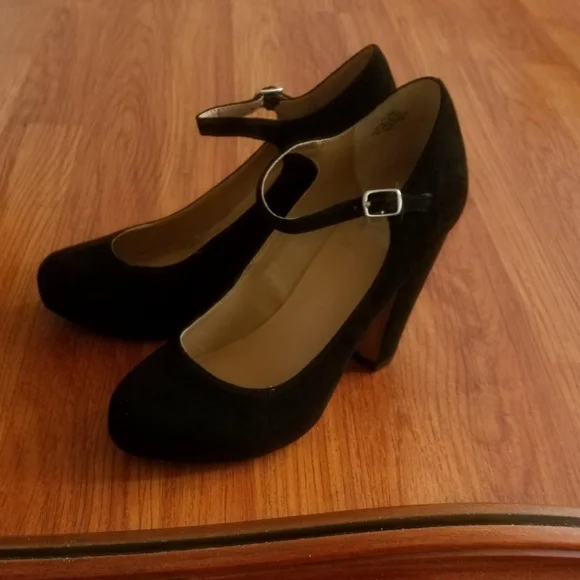 Crown Vintage Mary Jane Heels - Picture 4 of 4